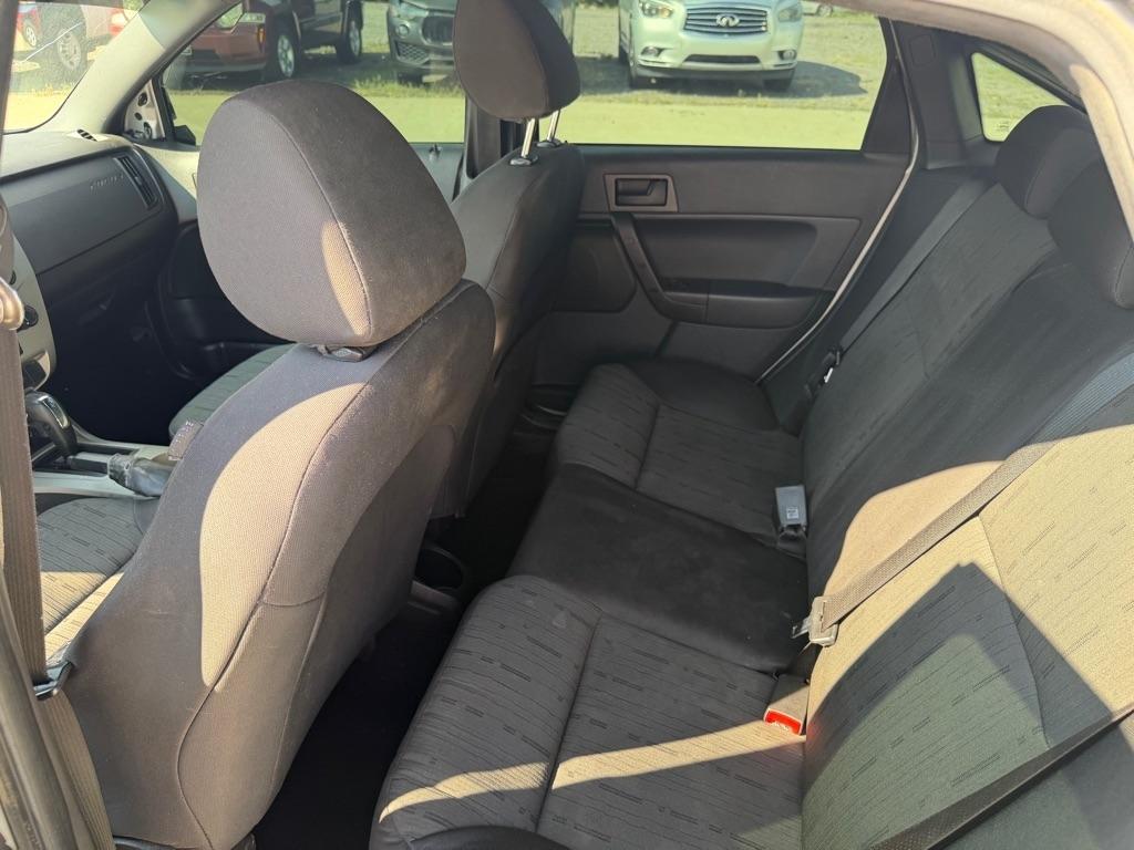 Ford Focus SE Sedan 2010