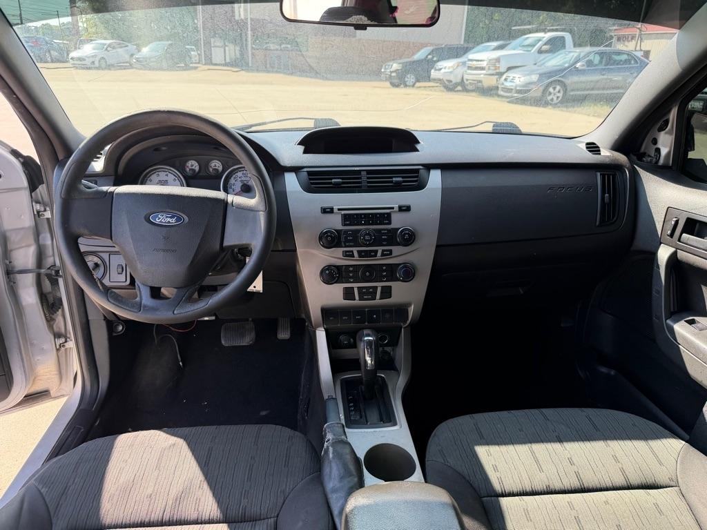 Ford Focus SE Sedan 2010