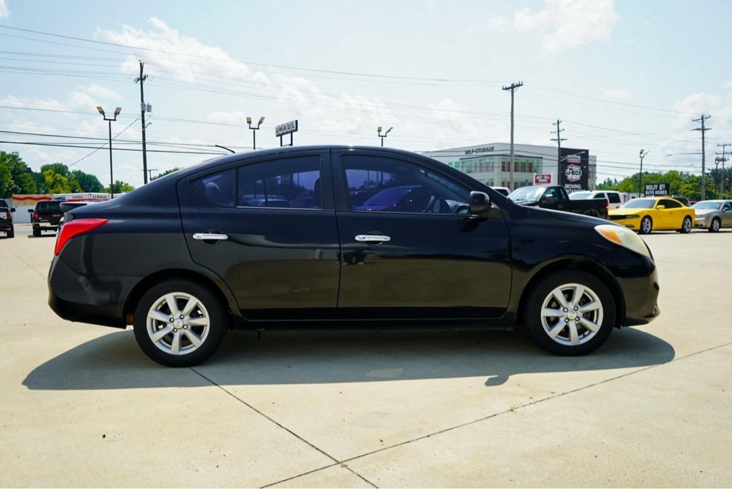Nissan Versa 1.6 S 4A 2013