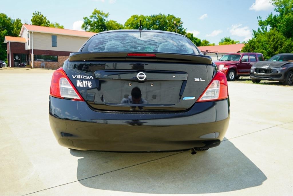 Nissan Versa 1.6 S 4A 2013