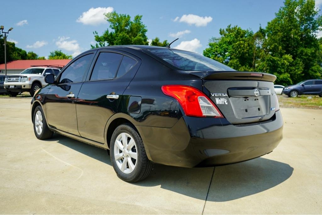 Nissan Versa 1.6 S 4A 2013