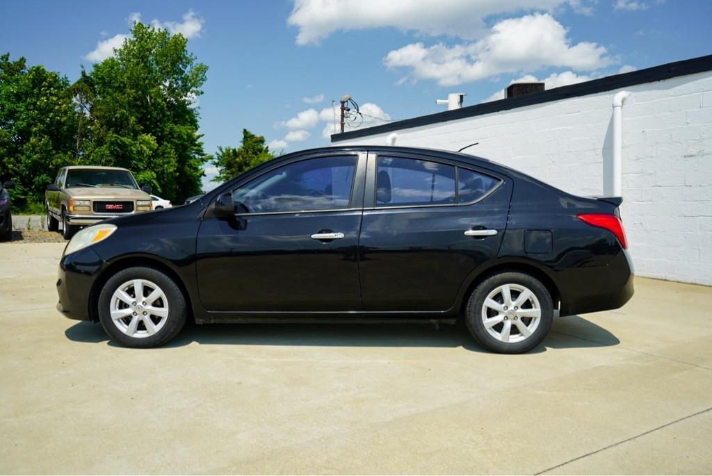 Nissan Versa 1.6 S 4A 2013