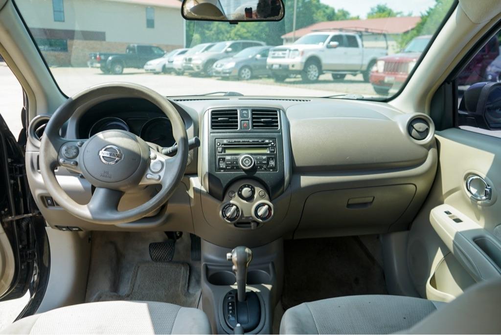 Nissan Versa 1.6 S 4A 2013