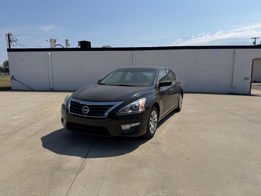 Nissan Altima photo 2