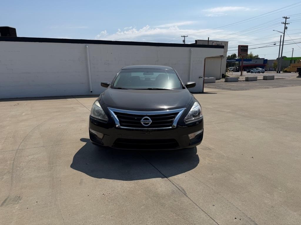 Nissan Altima photo 3