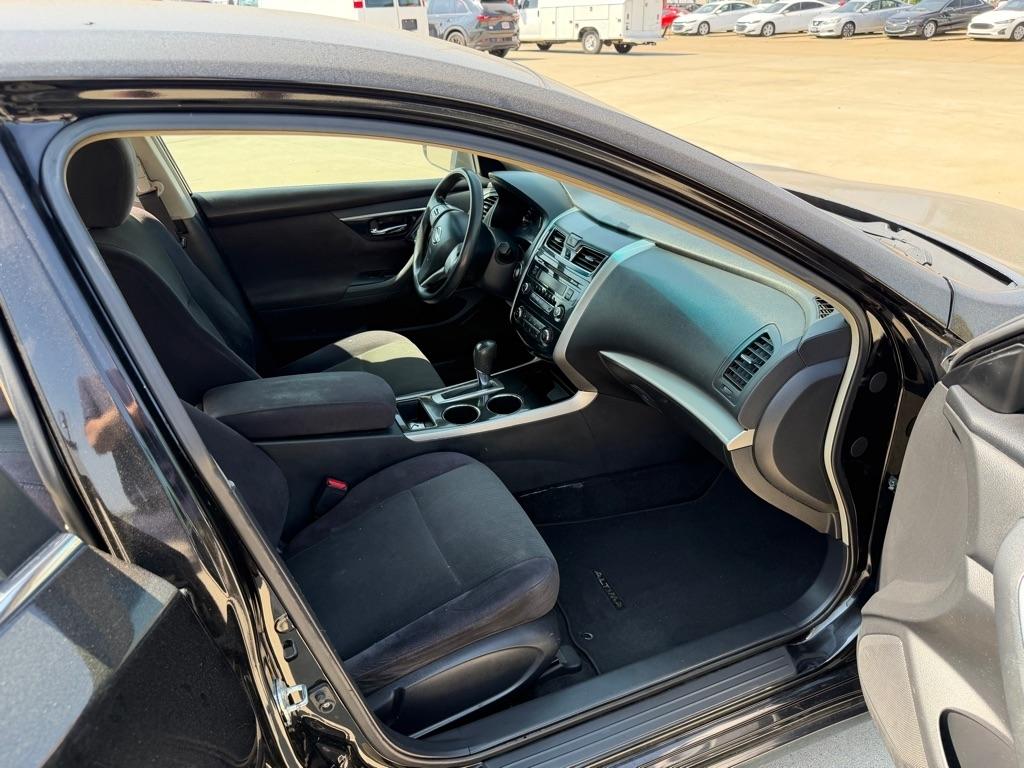Nissan Altima photo 10