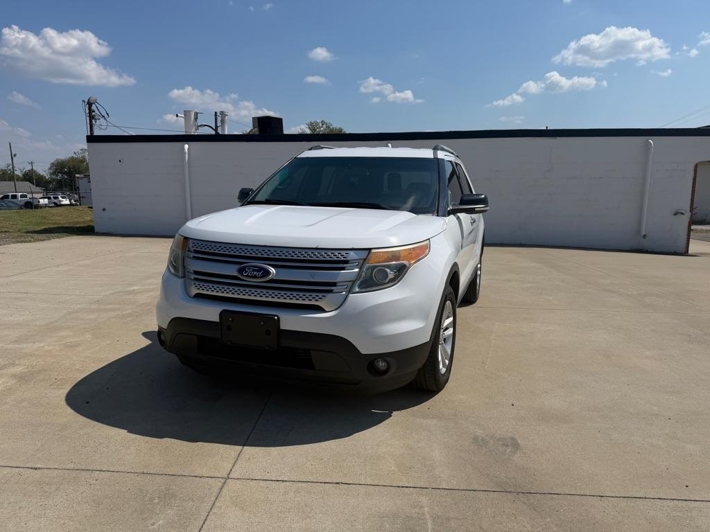 Ford Explorer photo 2