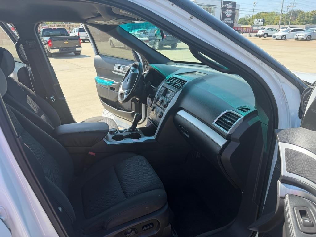 Ford Explorer photo 10