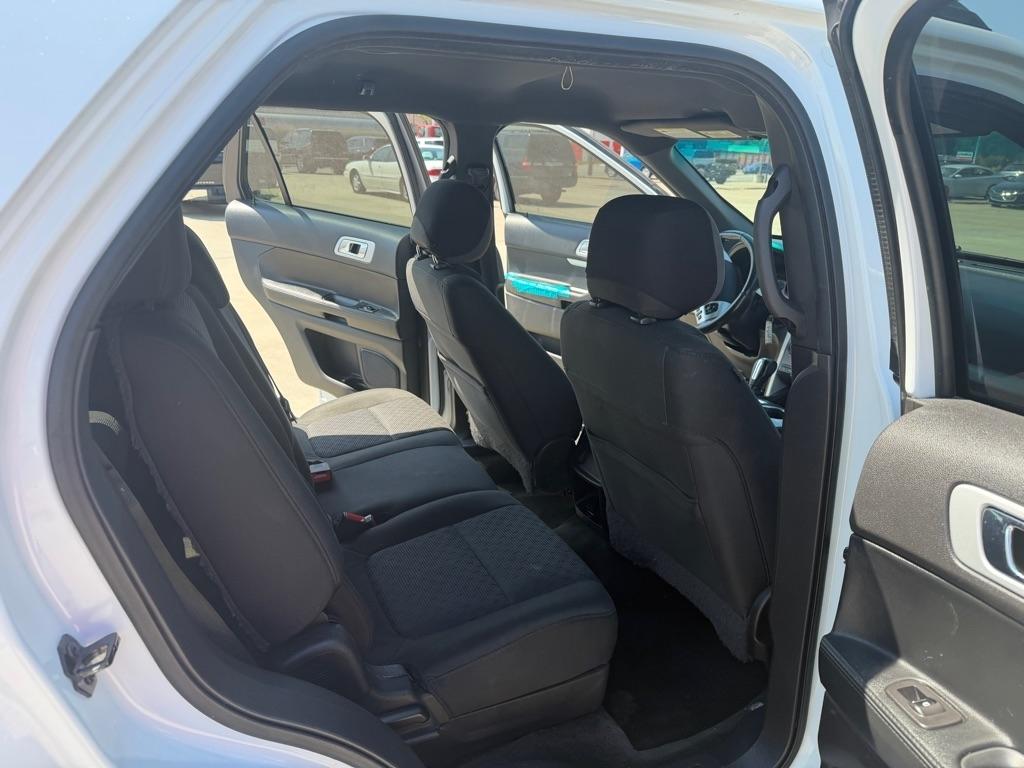 Ford Explorer photo 11