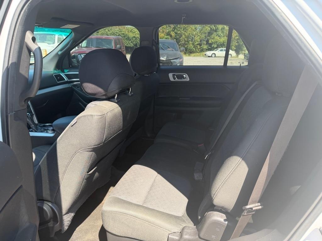 Ford Explorer photo 12