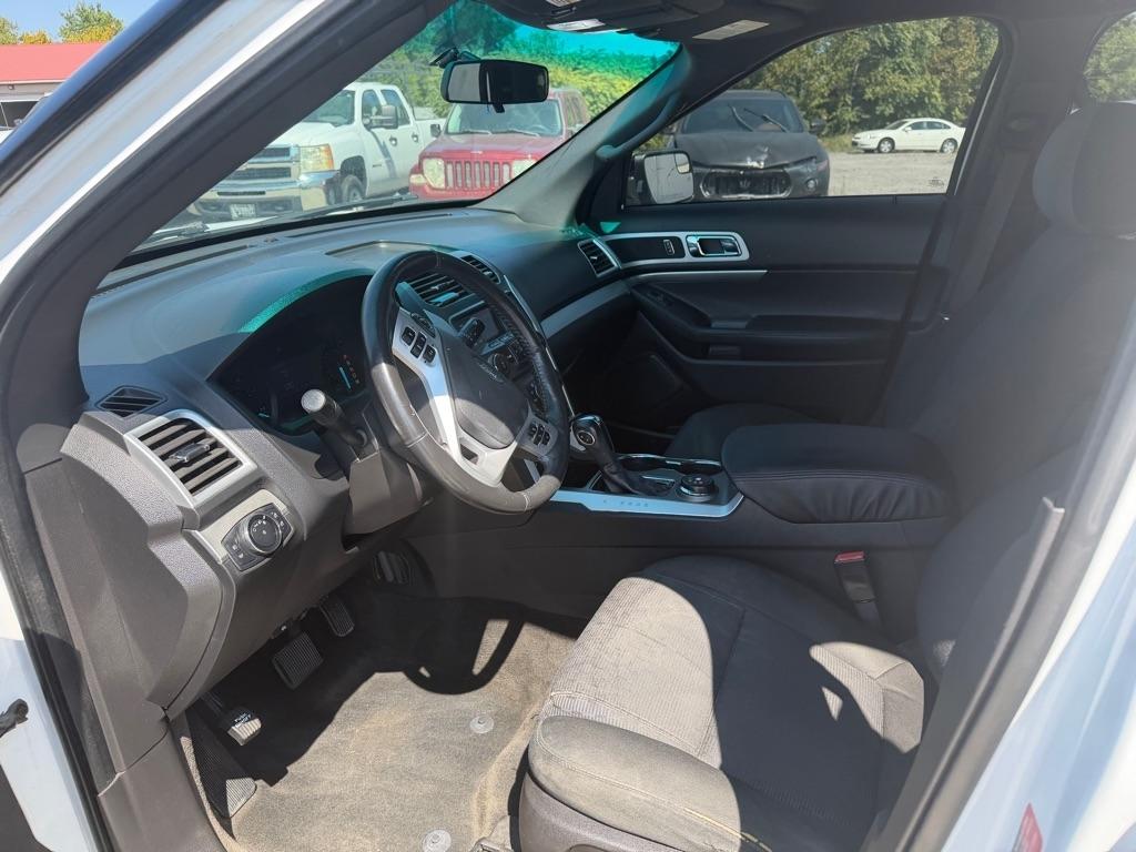 Ford Explorer photo 13