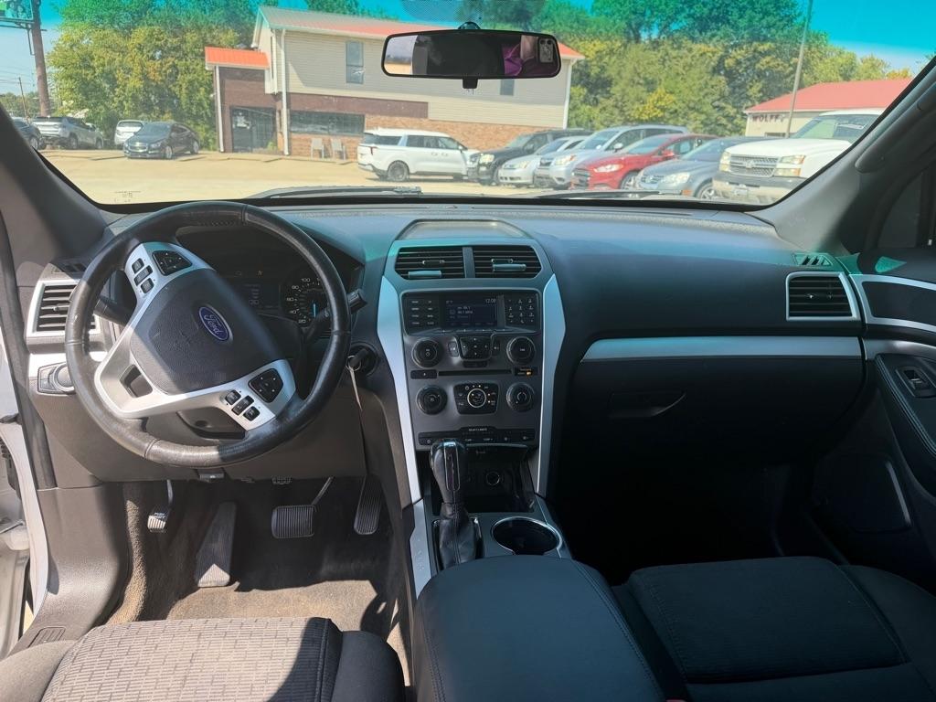 Ford Explorer photo 14