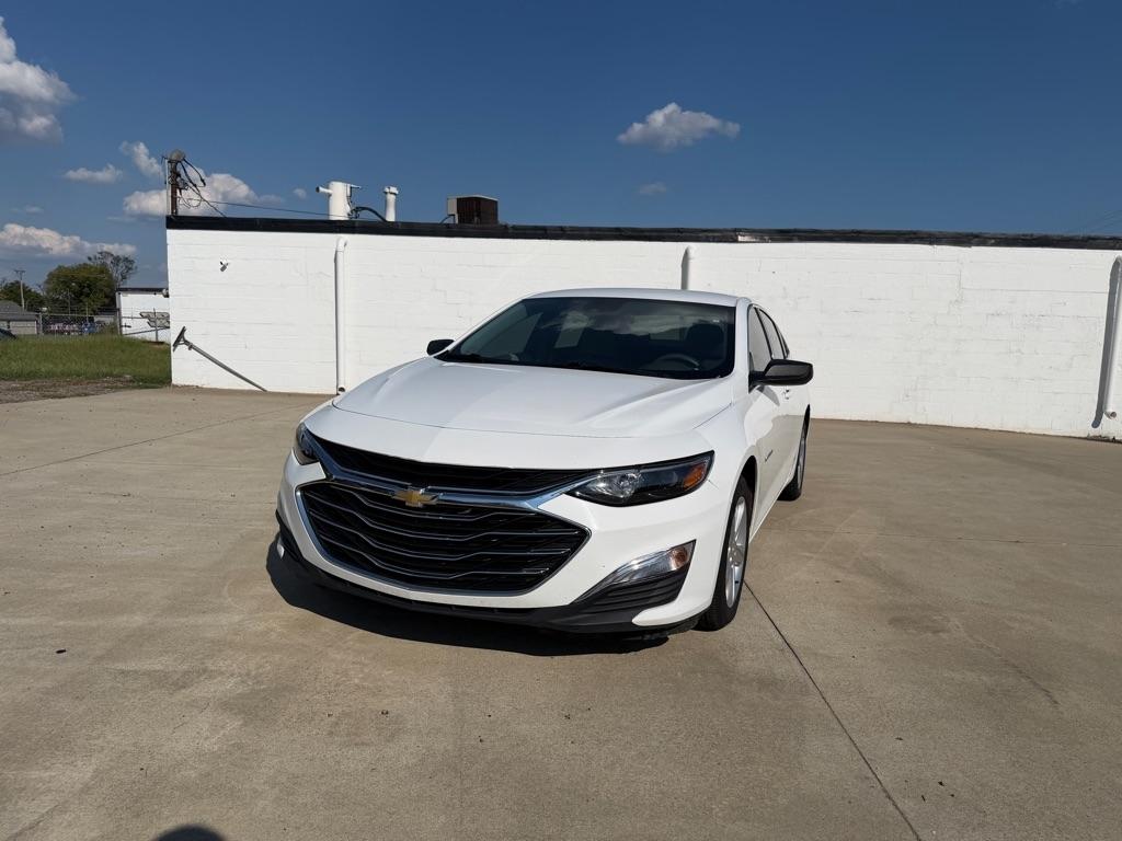 Chevrolet Malibu photo 2