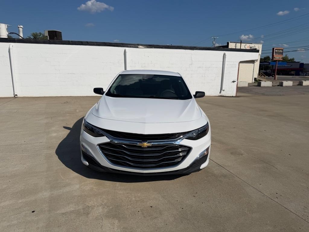 Chevrolet Malibu photo 3
