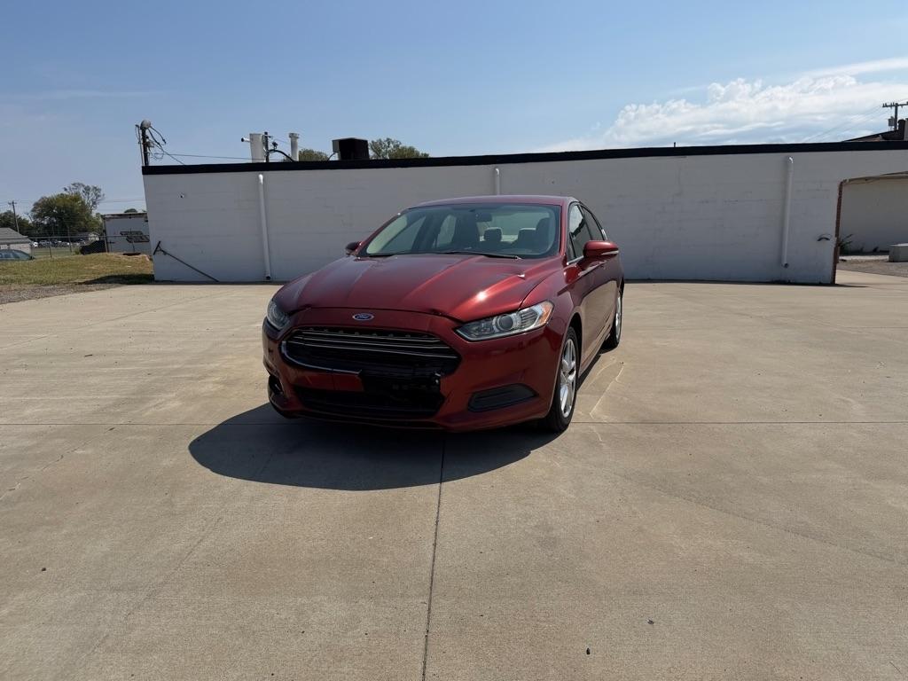 Ford Fusion photo 2