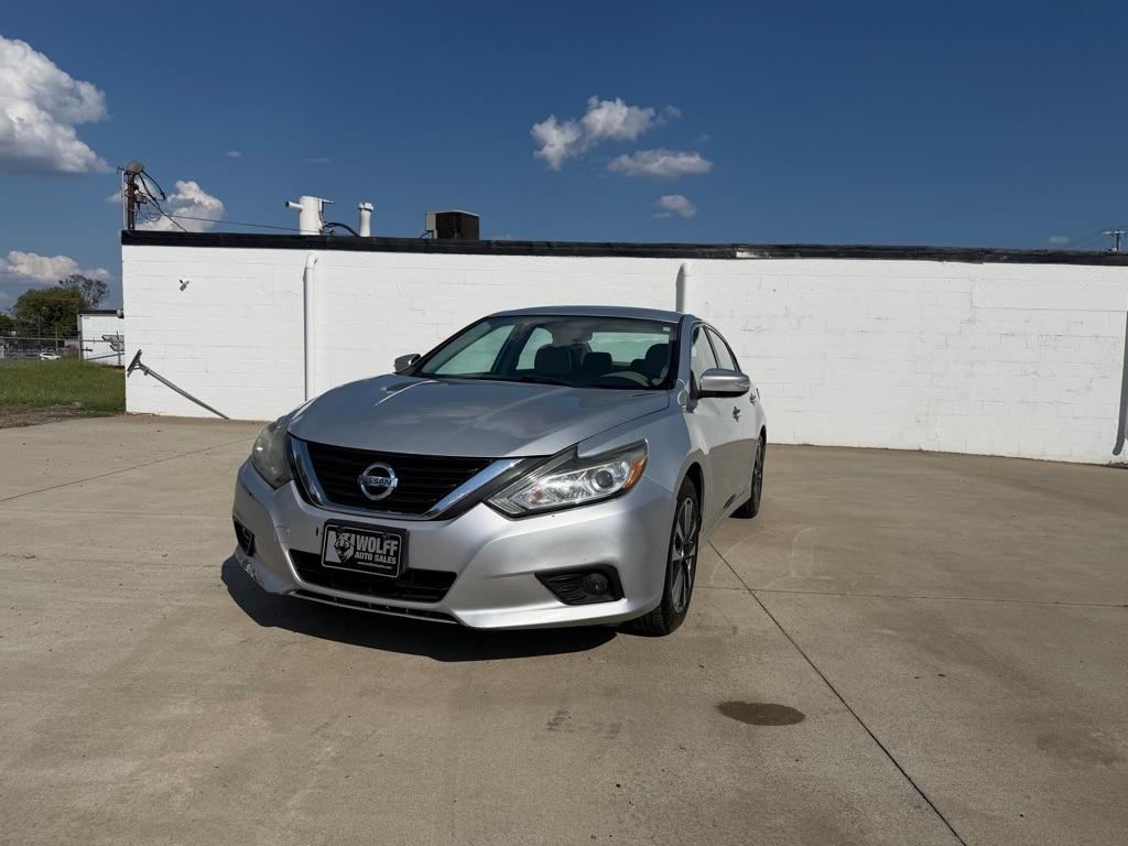 Nissan Altima photo 2