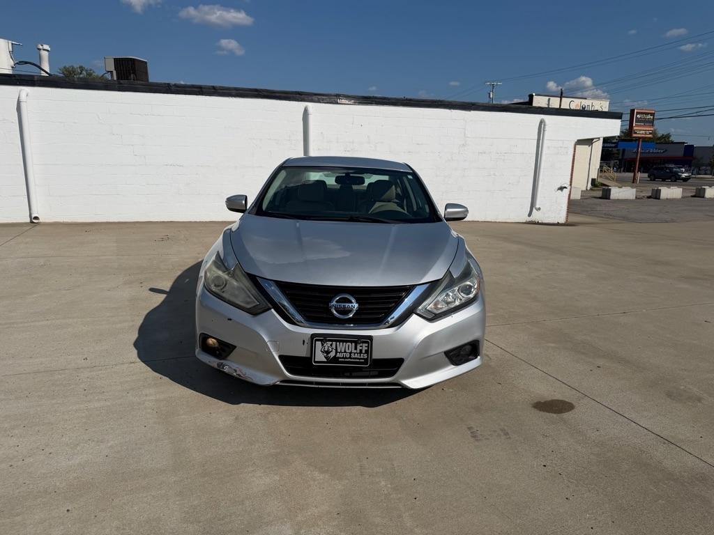 Nissan Altima photo 3