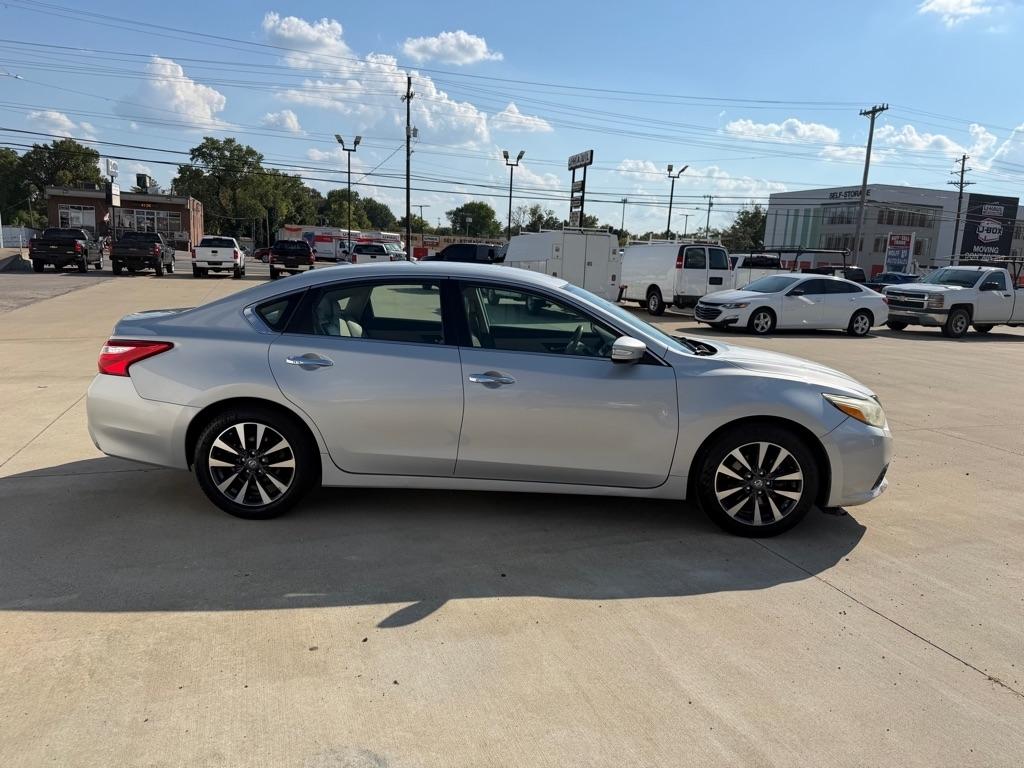 Nissan Altima photo 5
