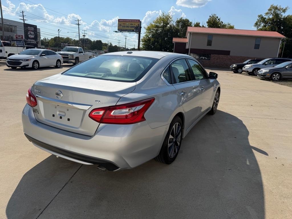Nissan Altima photo 6