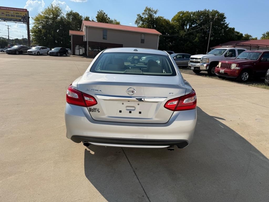 Nissan Altima photo 7