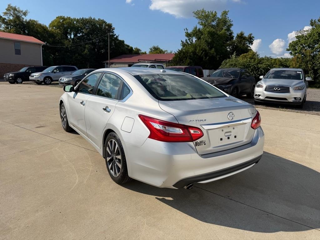 Nissan Altima photo 8