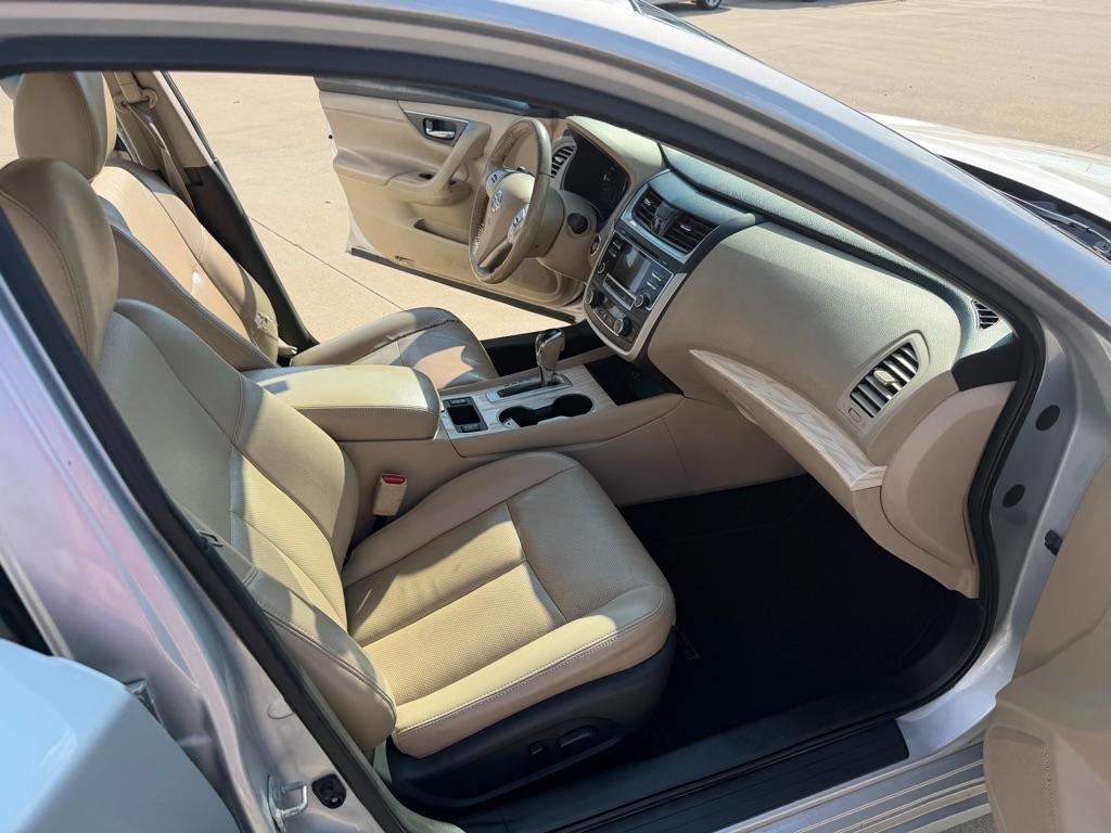 Nissan Altima photo 10