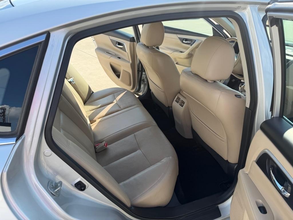 Nissan Altima photo 11