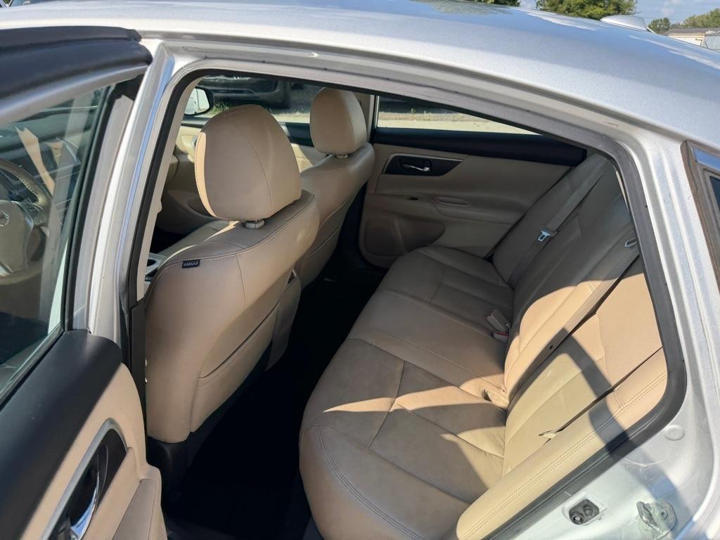 Nissan Altima photo 12