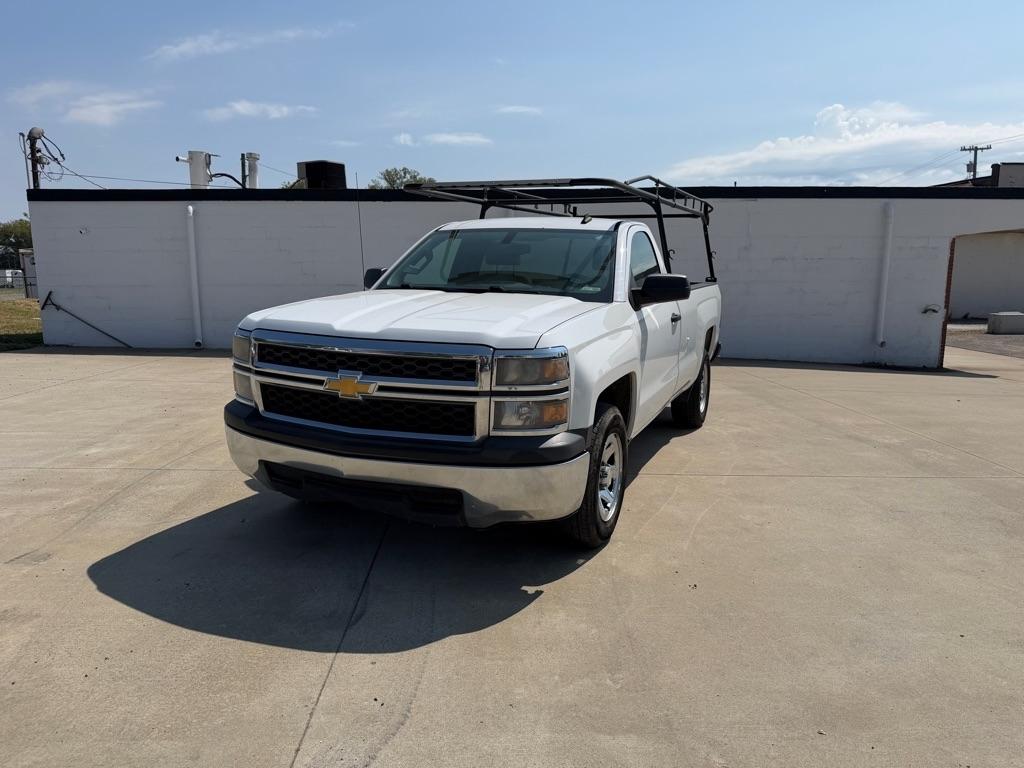 Chevrolet Silverado photo 2