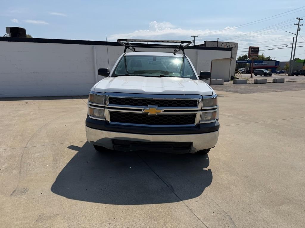 Chevrolet Silverado photo 3