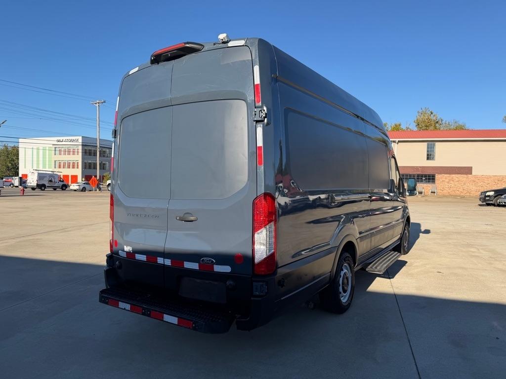 Ford Transit photo 6