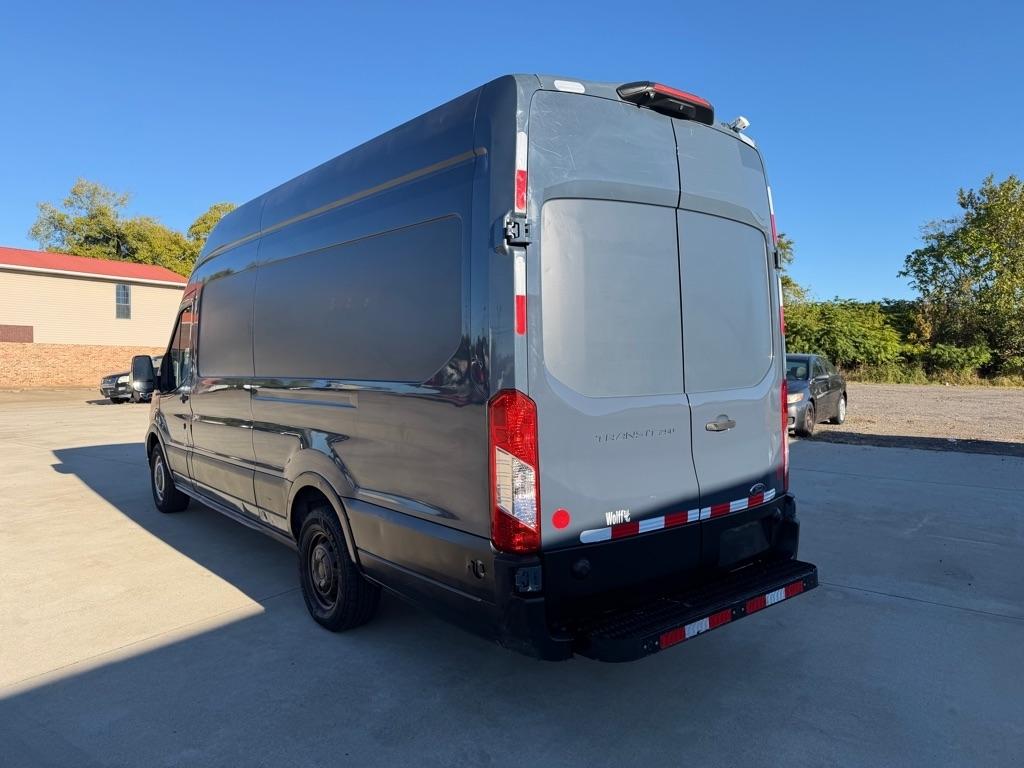 Ford Transit photo 8