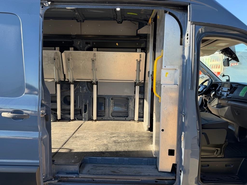 Ford Transit photo 11