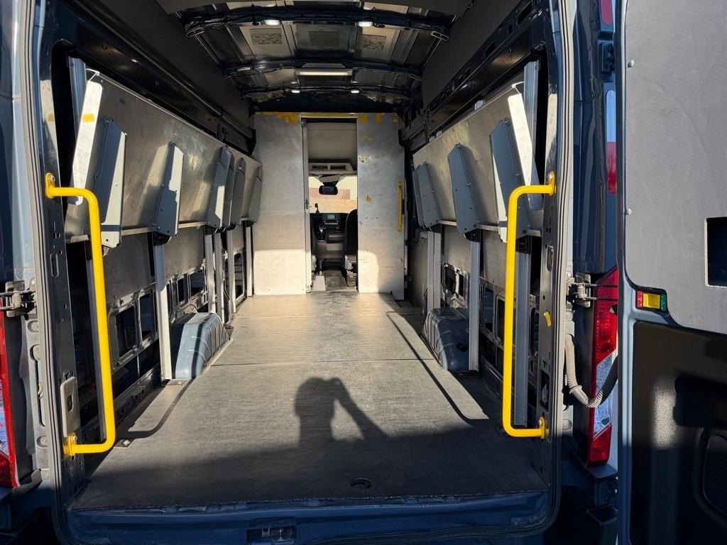 Ford Transit photo 12