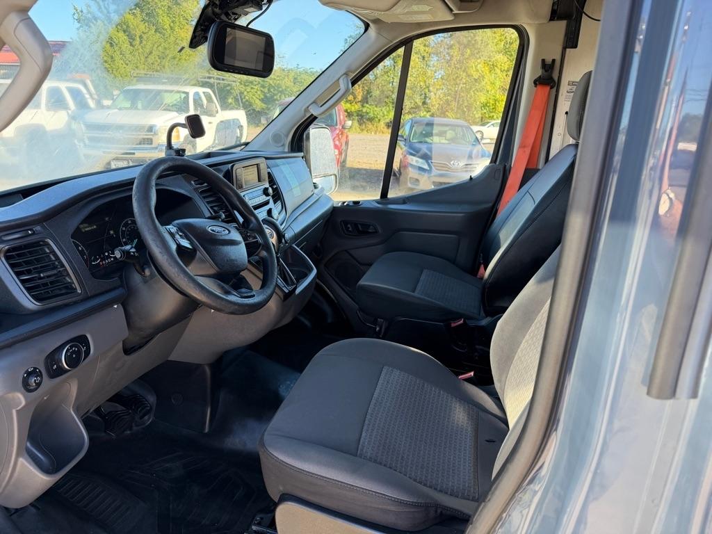 Ford Transit photo 13
