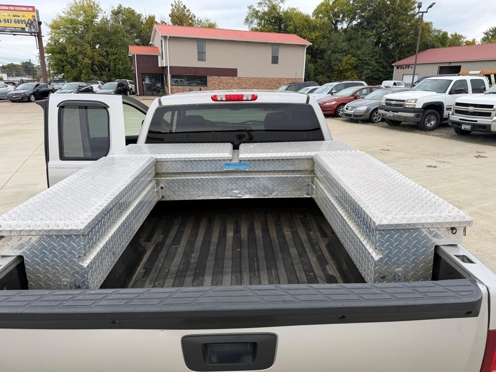 Chevrolet Silverado photo 13