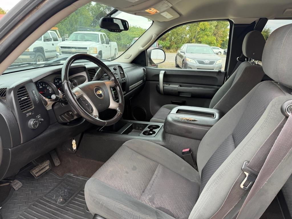 Chevrolet Silverado photo 14