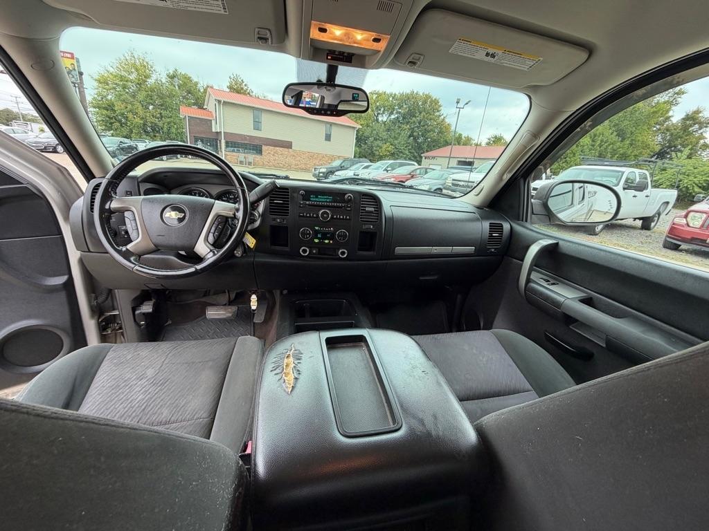Chevrolet Silverado photo 16