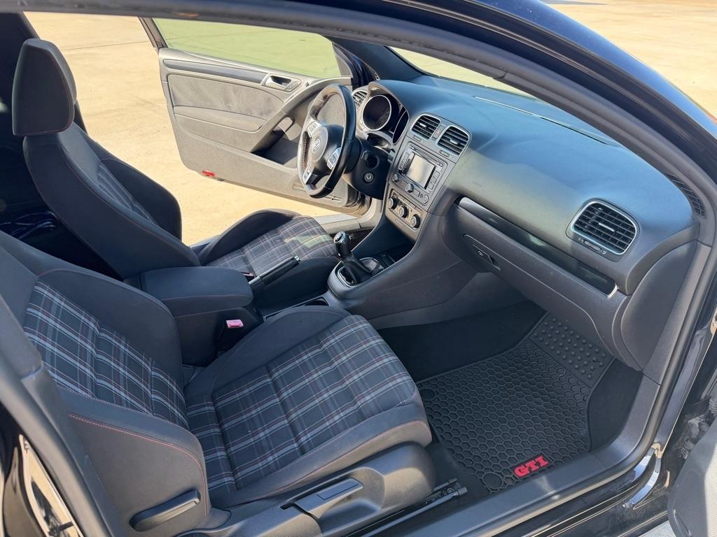 Volkswagen GTI 2-door 2012