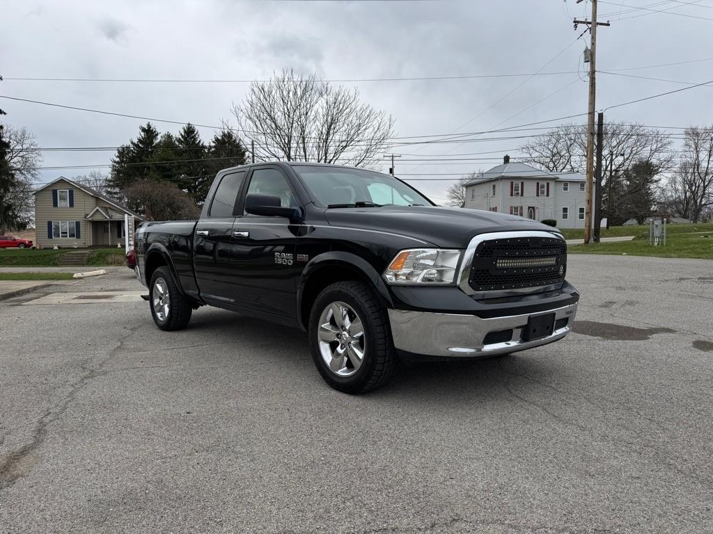 RAM 1500 SLT Quad Cab 4WD 2016