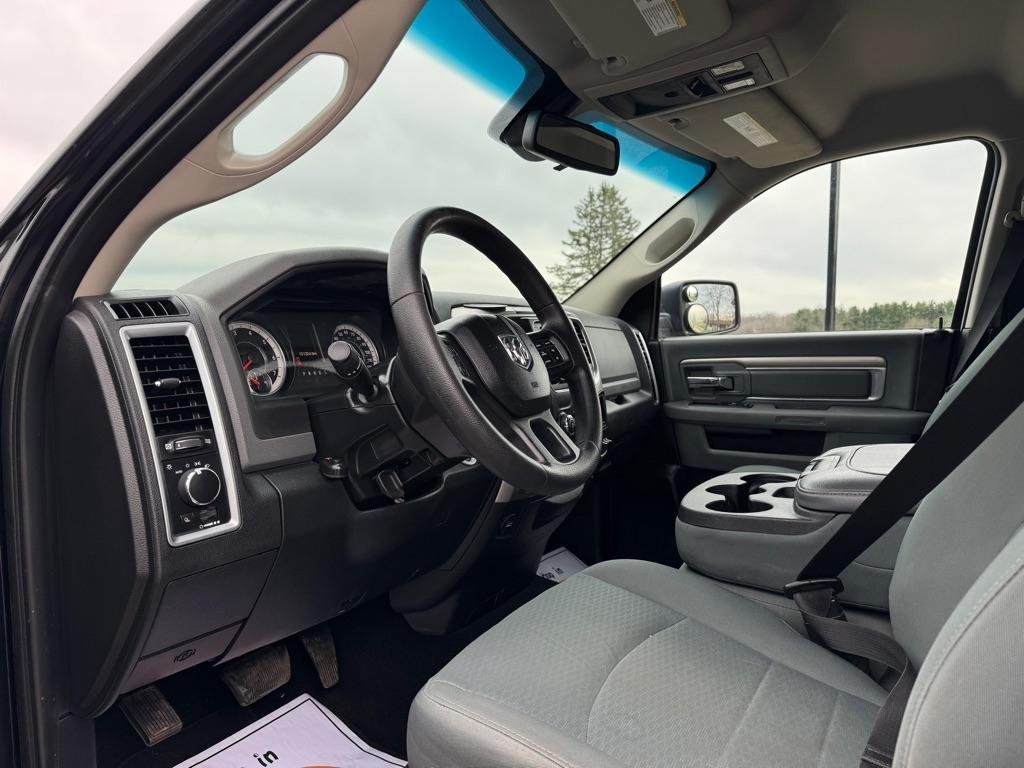 RAM 1500 SLT Quad Cab 4WD 2016