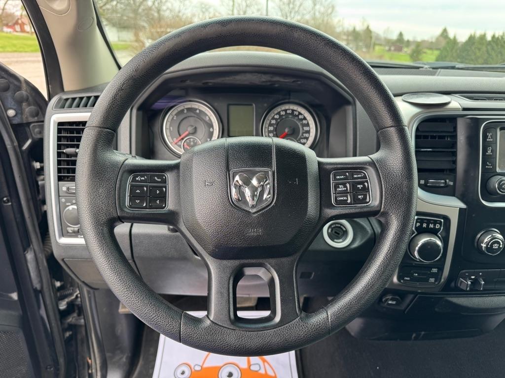 RAM 1500 SLT Quad Cab 4WD 2016