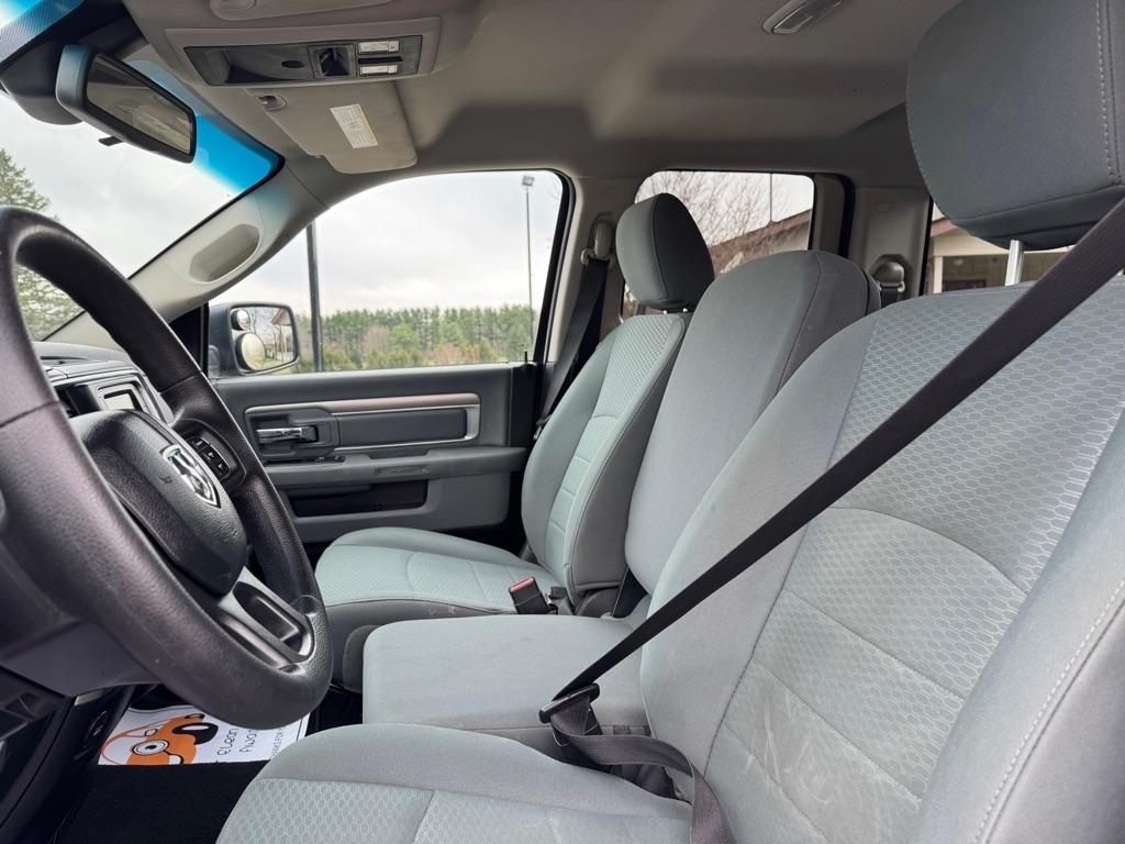 RAM 1500 SLT Quad Cab 4WD 2016