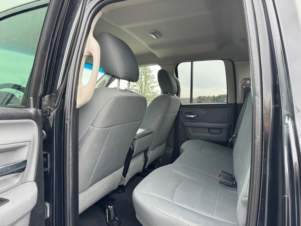 RAM 1500 SLT Quad Cab 4WD 2016