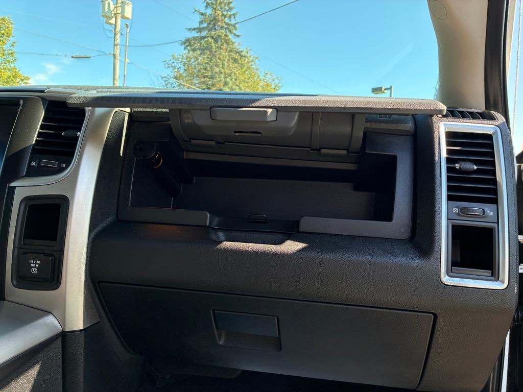 RAM 1500 Classic Tradesman Crew Cab SWB 4WD 2019