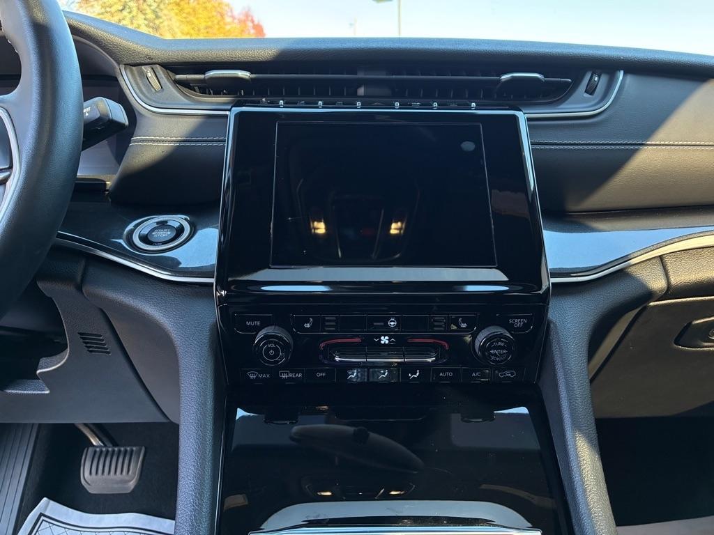 Jeep Grand Cherokee Laredo 4WD 2022