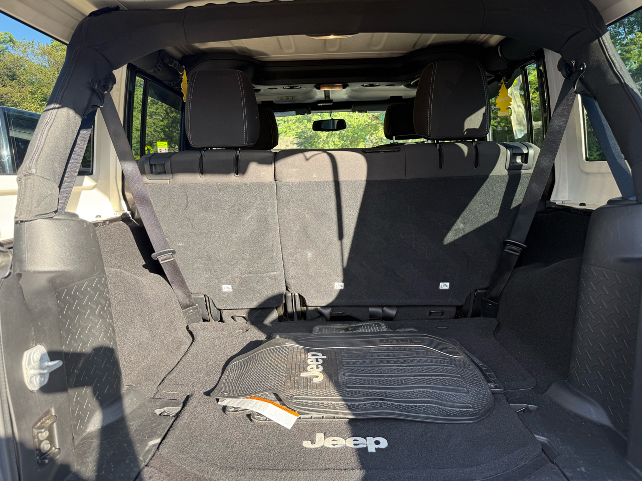 Jeep Wrangler Unlimited Sahara 4WD 2016 Jeep Wrangler Unlimited Sahara 4WD 2016