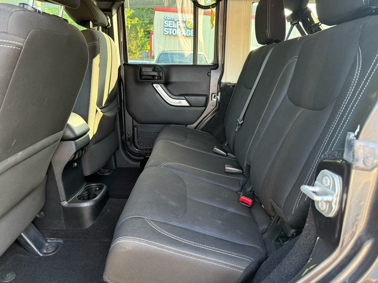 Jeep Wrangler Unlimited Sahara 4WD 2016 Jeep Wrangler Unlimited Sahara 4WD 2016