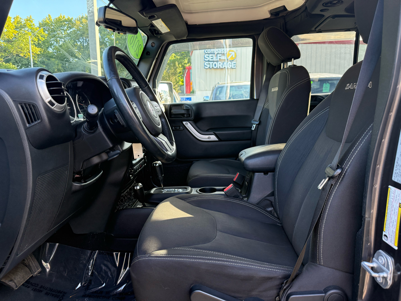 Jeep Wrangler Unlimited Sahara 4WD 2016 Jeep Wrangler Unlimited Sahara 4WD 2016