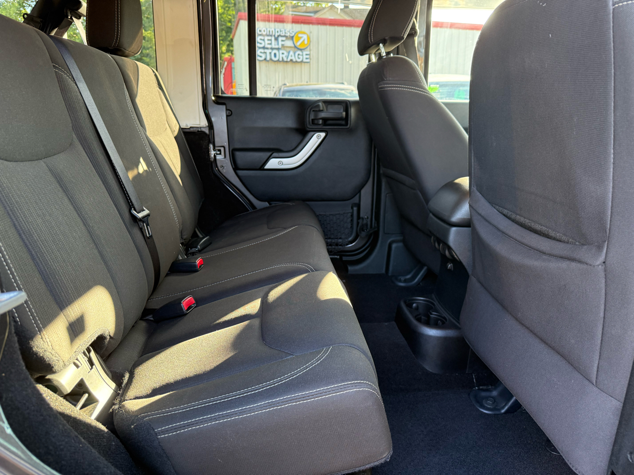 Jeep Wrangler Unlimited Sahara 4WD 2016 Jeep Wrangler Unlimited Sahara 4WD 2016